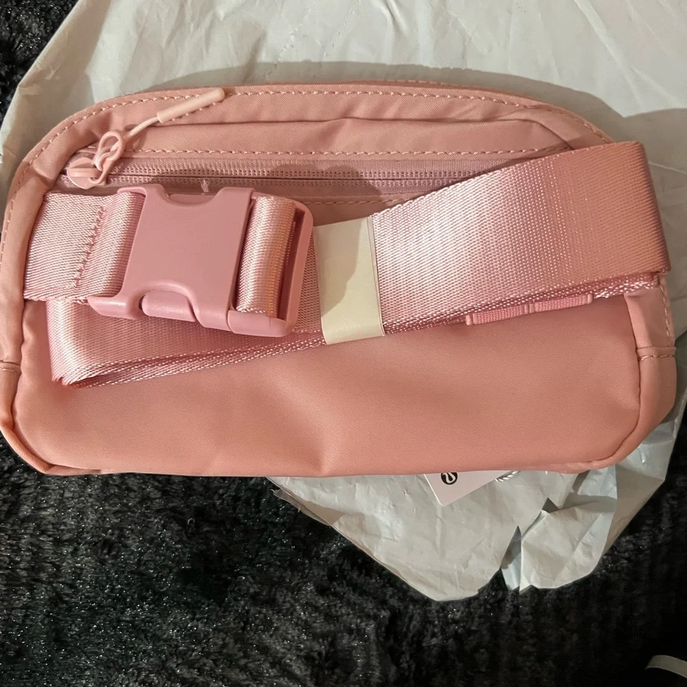 Lululemon Blush Pink Everywhere Belt Bag 1L - Picture 4 of 4